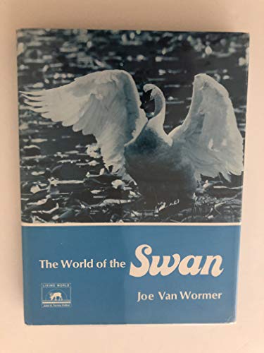 Beispielbild fr The World of the Swan (Living World Books) zum Verkauf von Katsumi-san Co.