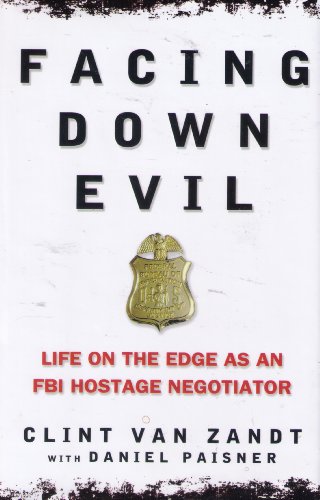 9780399153082: Facing Down Evil: Life on the Edge as an FBI Hostage Negotiator
