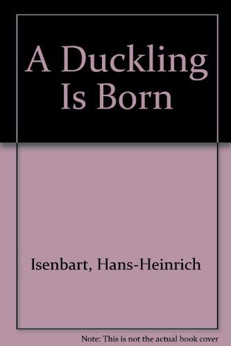 9780399207785: A Duckling Is Born