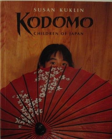 Beispielbild fr Komodo : A Visit with Japanese Children zum Verkauf von Better World Books