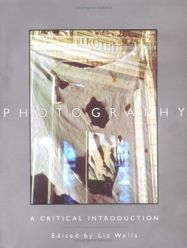 Imagen de archivo de PHOTOGRAPHY, A CRITICAL INTRODUCTION a la venta por AwesomeBooks