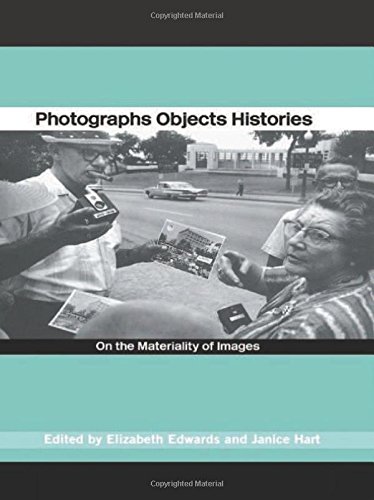9780415254410: Photographs Objects Histories: On the Materiality of Images (Material Cultures)