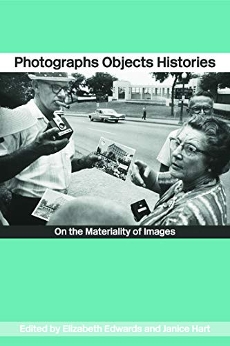 9780415254427: Photographs Objects Histories: On the Materiality of Images (Material Cultures)