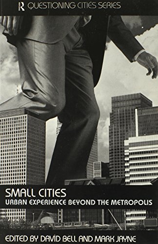 9780415366588: Small Cities (Questioning Cities)