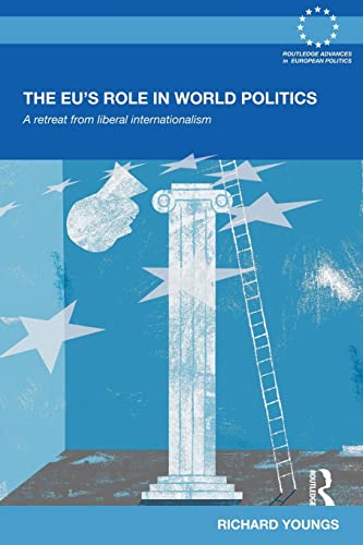 9780415679459: The EU's Role in World Politics: A Retreat from Liberal Internationalism (Routledge Advances in European Politics)
