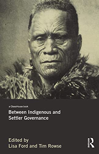 9780415699709: Between Indigenous and Settler Governance