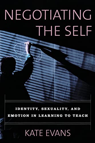 Imagen de archivo de Negotiating the Self: Identity, Sexuality, and Emotion in Learning to Teach a la venta por Blackwell's