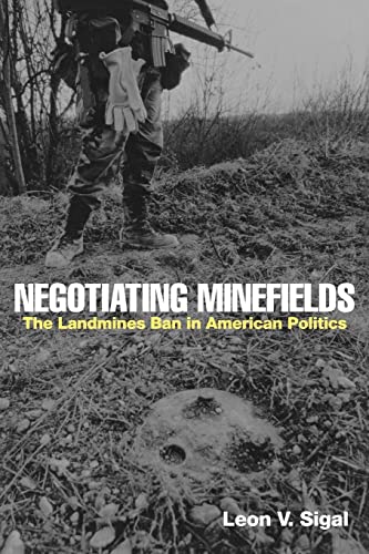 Beispielbild fr Negotiating Minefields : The Landmines Ban in American Politics zum Verkauf von Blackwell's