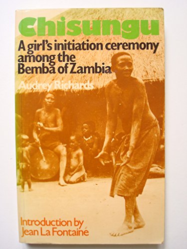 Imagen de archivo de Chisungu: A Girl's Initiation Ceremony Among the Bemba (Social Science Paperback) a la venta por Books From California