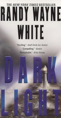 Beispielbild fr Dark Light (A Doc Ford Novel) zum Verkauf von BooksRun