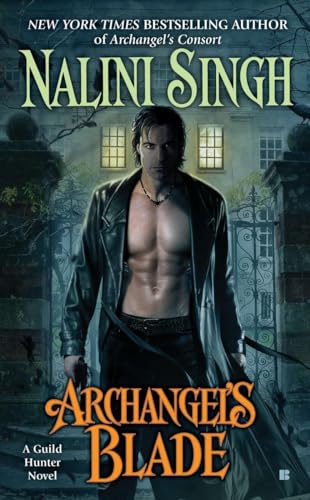 9780425243916: Archangel's Blade: 4 (A Guild Hunter Novel)