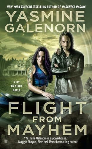 9780425272169: Flight From Mayhem: A Fly By Night Novel [Idioma Ingls]: 2