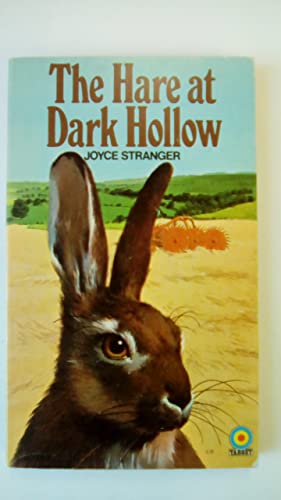 Imagen de archivo de Hare at Dark Hollow (Target Books) a la venta por WorldofBooks