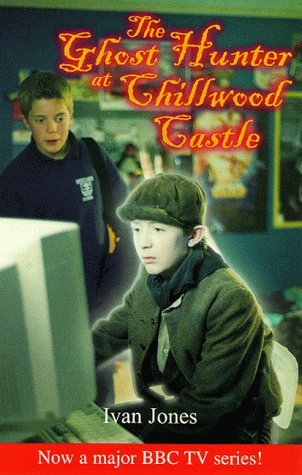 Imagen de archivo de The Ghost Hunter at Chillwood Castle a la venta por WorldofBooks