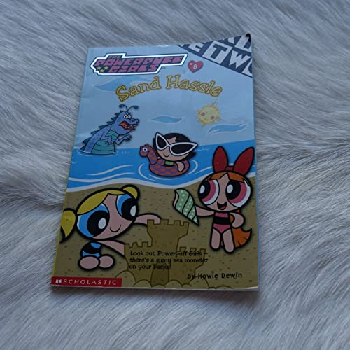 Beispielbild fr Powerpuff Girls Chapter Book #08: Sand Hassle (Powerpuff Girls, Chaper Book) zum Verkauf von GoodwillNI