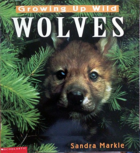 9780439405140: Wolves (Growing up Wild)