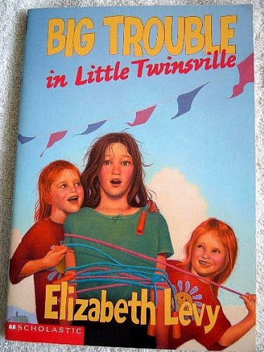 9780439405928: Big Trouble in Little Twinsville