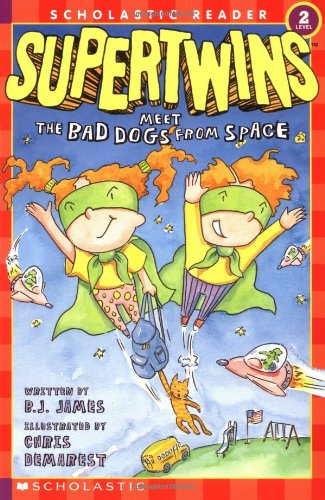 9780439466233: The Supertwins Meet the Bad Dogs from Space (Scholastic Readers)