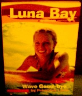 Beispielbild fr Wave Good-Bye (Luna Bay: A Roxy Girl Series) zum Verkauf von Better World Books