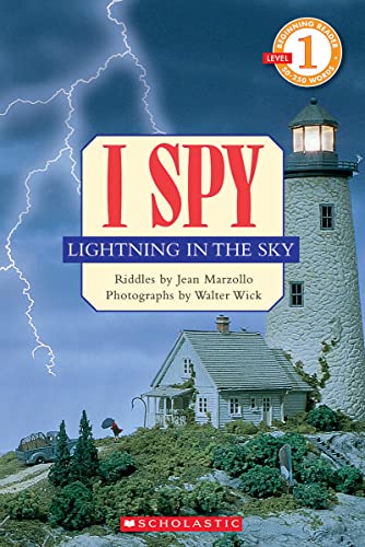 

Scholastic Reader Level 1: I Spy Lightning in the Sky [Soft Cover ]