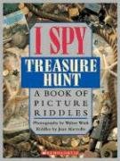 9780439684316: I Spy Treasure Hunt