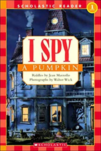 9780439738637: Scholastic Reader Level 1: I Spy a Pumpkin