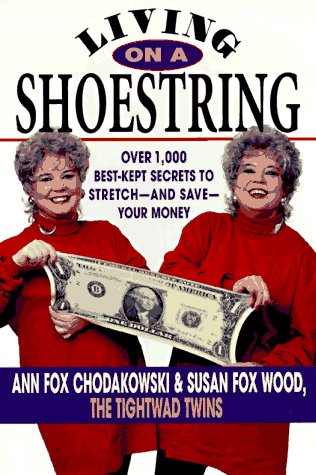 Imagen de archivo de Living on a Shoestring : Over 1000 Best-Kept Secrets to Stretch - and Save - Your Money a la venta por Better World Books
