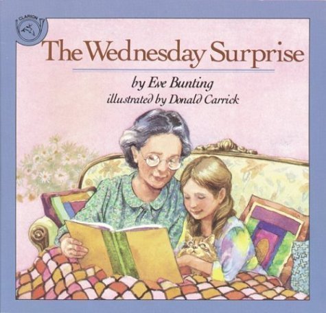9780440842040: The Wednesday Surprise by Bunting, Eve (1989) Paperback