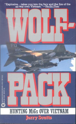 9780446357166: Wolfpack: Hunting Migs over Vietnam