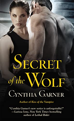 9780446585125: Secret of the Wolf
