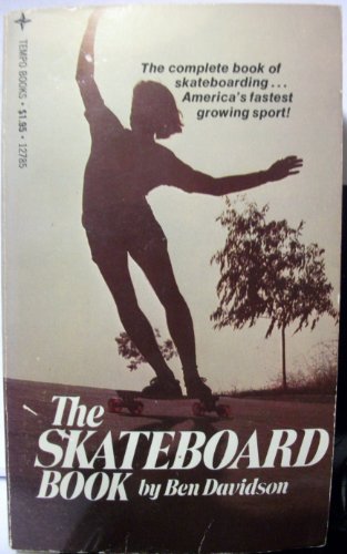 9780448125916: The skateboard book