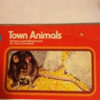 Beispielbild fr Town animals (Tell-me-books) zum Verkauf von Better World Books