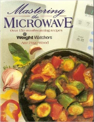 Beispielbild fr Weight Watchers Mastering the Microwave zum Verkauf von WorldofBooks