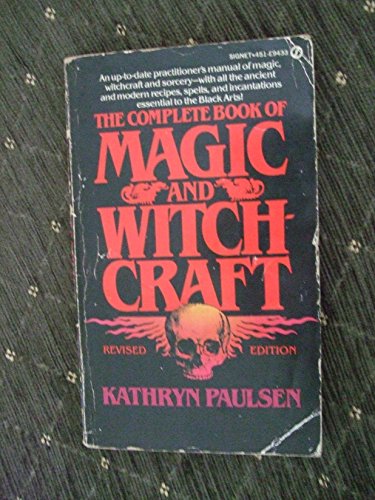 9780451094339: complete book of magic and witchcraft.