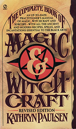 9780451168320: The Complete Book of Magic And Witchcraft