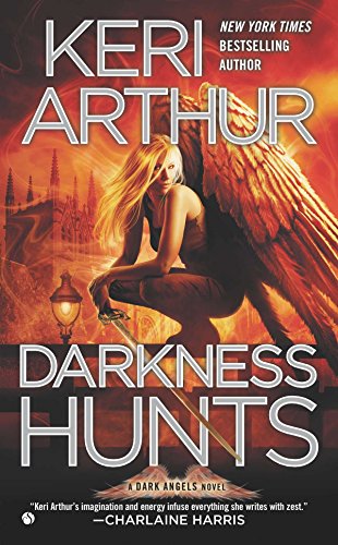 Imagen de archivo de Darkness Hunts (Dark Angels) a la venta por SecondSale