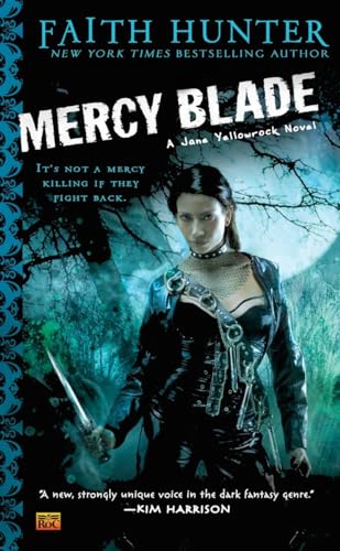 Beispielbild fr Mercy Blade (Jane Yellowrock, Book 3) zum Verkauf von Wonder Book