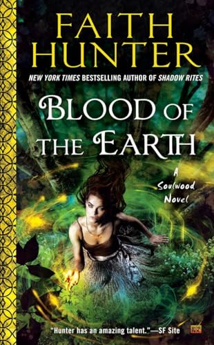 9780451473301: Blood of the Earth (A Soulwood Novel)