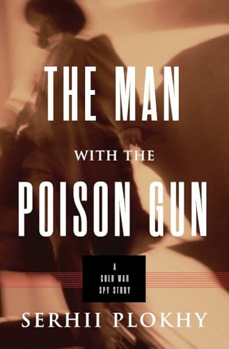 9780465035908: The Man with the Poison Gun: A Cold War Spy Story