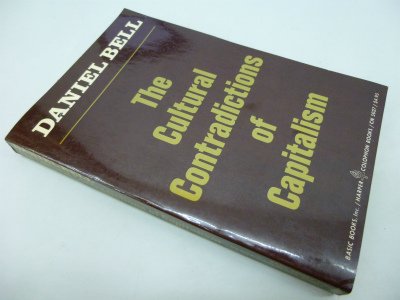 Imagen de archivo de Cultural Contradictions of Capitalism a la venta por Bank of Books