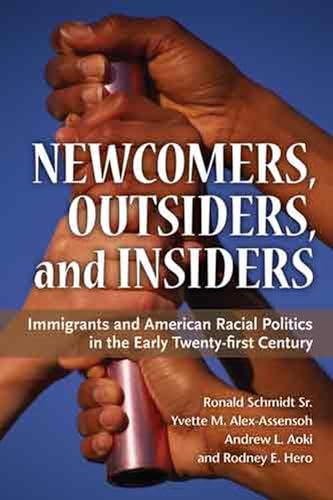 Imagen de archivo de Newcomers, Outsiders, and Insiders : Immigrants and American Racial Politics in the Early Twenty-First Century a la venta por Better World Books