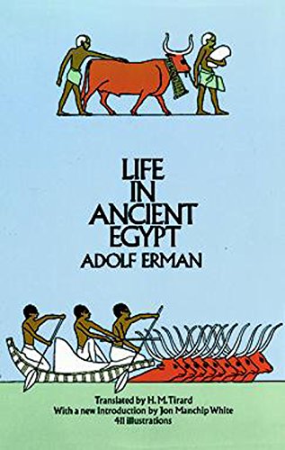9780486226323: Life in Ancient Egypt