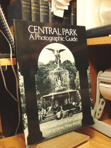 9780486237503: Central Park: A Photographic Guide