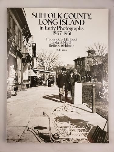 Beispielbild fr Suffolk County, Long Island, in Early Photographs, 1867-1951 : 184 Prints zum Verkauf von Better World Books