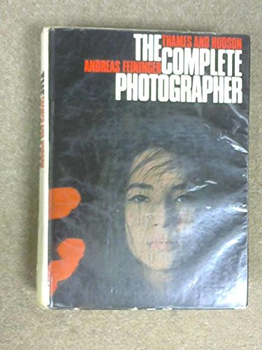 Beispielbild fr Complete Photographer zum Verkauf von WorldofBooks