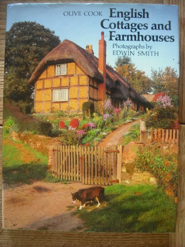 Beispielbild fr ENGLISH COTTAGES AND FARMHOUSES. WITH 177 PHOTOGRAPHS, 14 IN COLOUR BY EDWIN SMITH. zum Verkauf von Burwood Books