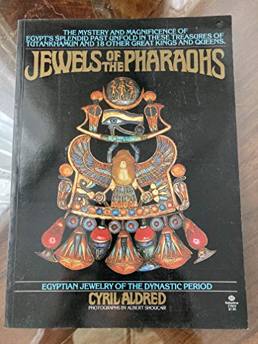 Stock image for Jewels of the Pharaohs Egyptian Jewelry of the Dynastic Period -- 100 Colour Plates / 56 Monochrome Plates / 37 Text Illustrations for sale by WorldofBooks