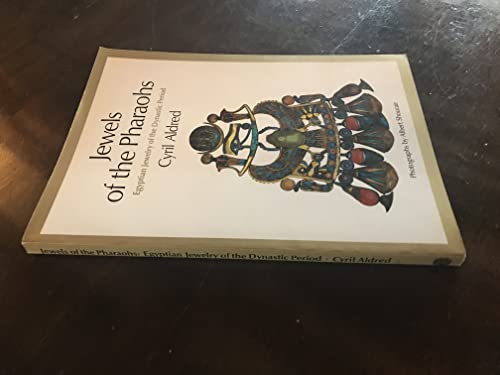 Imagen de archivo de Jewels of the Pharaohs: Egyptian jewelry of the Dynastic period a la venta por Magus Books Seattle