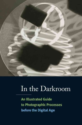 9780500288702: In the Darkroom: An Illustrated Guide to Photographic Processes Before the Digital Age