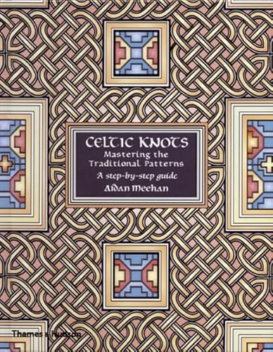 Beispielbild fr Celtic Knots: Mastering the Traditional Patterns zum Verkauf von WorldofBooks